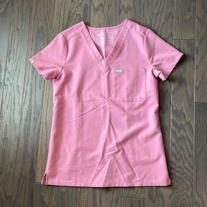 Figs chalk pink top XXS